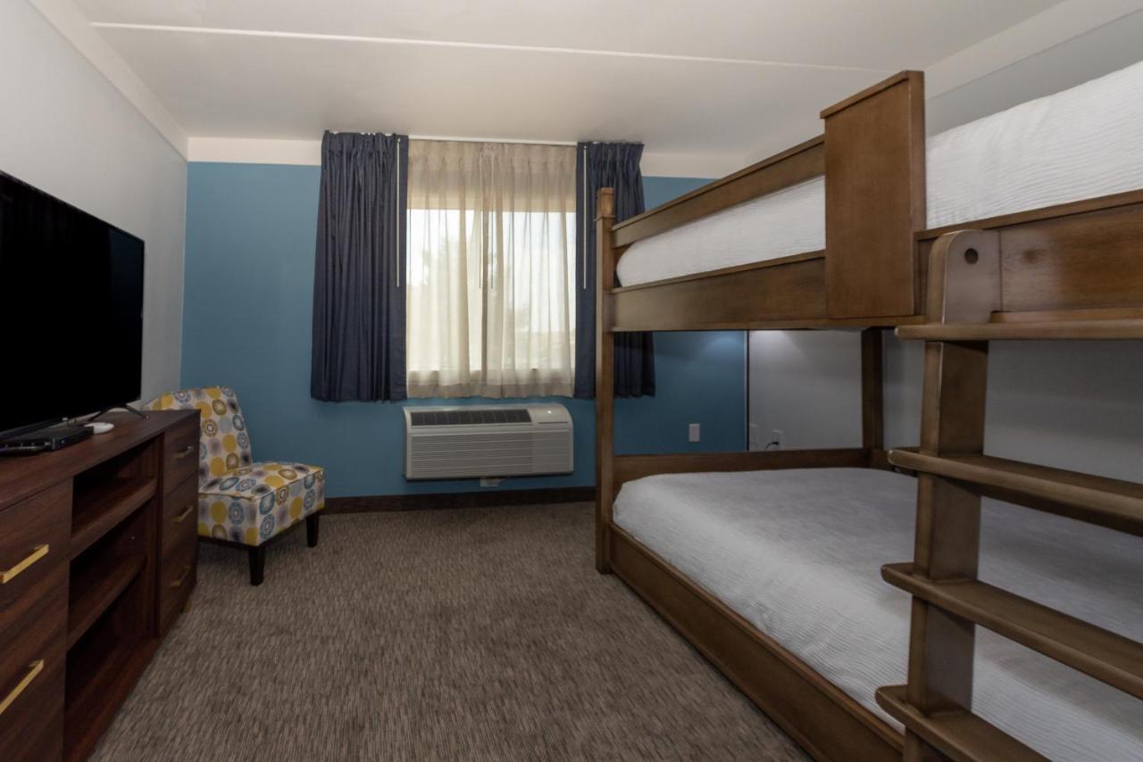 Hotel Pommier Indianola Bagian luar foto