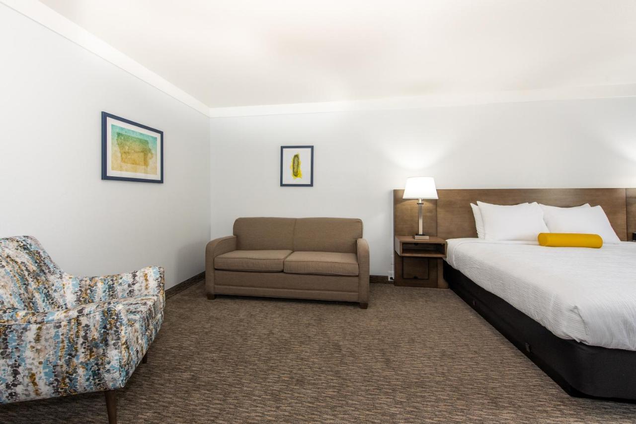 Hotel Pommier Indianola Bagian luar foto