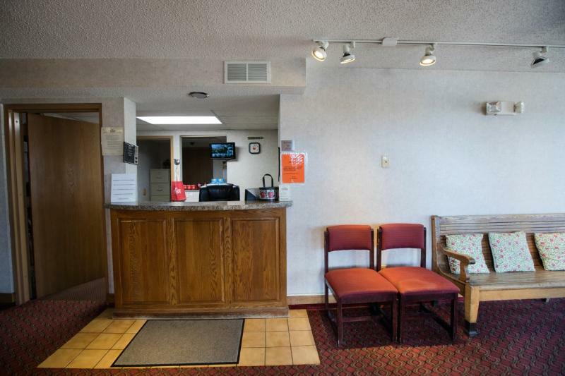 Hotel Pommier Indianola Bagian luar foto